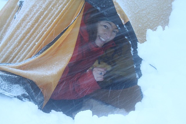 Meanwhile, more snow keeps coming. In combination with the temperatures around freezing, moist becomes a big problem. Everything gets wet: tents, sleeping bags, clothes. It is critically important to try to keep our gear as dry as possible.