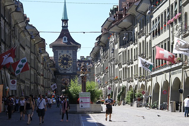 Kramgasse is one of the main street of the old town. The 13th century 'Zytglogge' clocktower at the end of the street stands right in the heart of the city. Medieval arcades line both sides of this beautifully decorated street, featuring luxury shops.