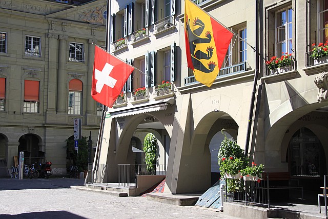 The Swiss national and the Bern provincial flag are visible everywhere. The Swiss are clearly proud of their country and their highly independent cantons.