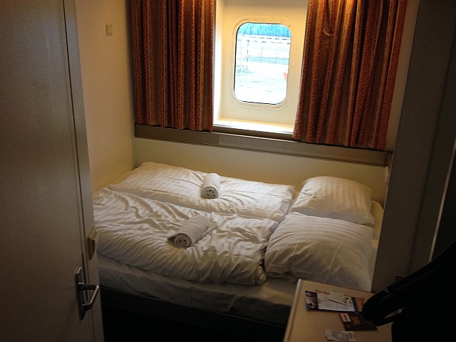 Cabins on the Princess Seaways are very similar to the King Seaways, although slightly smaller. This is a 2-person outside cabin with a double bed. Great for couples (or single travellers), but a bit cramped if you have more than one suitcase. Storage is limited.
