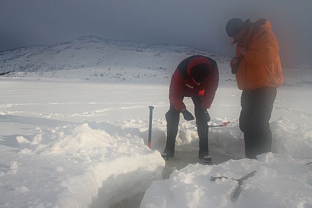 At the end of day two we set up camp on the edge of a large lake. We drill a hole in the 1-meter thick ice to try ice fishing. We don't really catch anything, but the effort keeps us nice and warm.