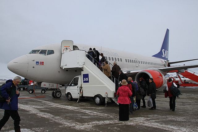 Scandinavia Air Systems is used to the Arctic conditions, so we depart nicely on time for a 6-hour trip back to Amsterdam, via Oslo.