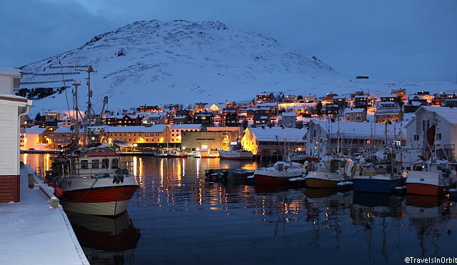 We arrive at Honningsvåg at the end of the day. This must be one of the most picturesque villages of the Arctic. It is very small, but has all facilities a visitor could need, including a very nice hotel (see below).