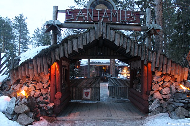 We end our Arctic experience at the Santamus restaurant at Santa Claus Village, only meters away from the official office of Santa Claus (see this blogpost about it). And this is no ordinary restaurant...