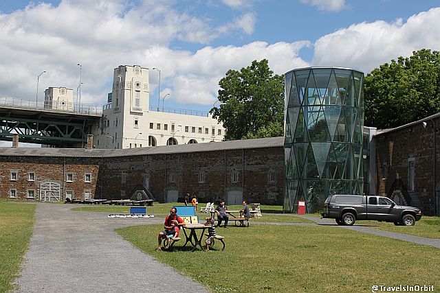 The first site to visit after leaving the ferry is the old Fort Ile Sainte Hélène. Built as an arsenal by the British forces in 1820, it now houses the Stewart Museum, where you will learn about the origins of Montreal and Canada.