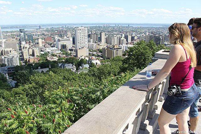 Highlight of Mont Royal Park is the Kondiaronk Belvedere at the Chalet Mont Royal. At the balcony you have a great panorama over the city, overlooking downtown towards the river.