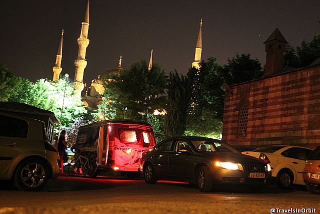 In the evening we hook on to the caravan, right under the Blue Mosque in the background here. I then drove through medieval Istanbul, with a caravan, back towards home. Trust me, taking a caravan into central Istanbul is a driver's nightmare... I loved it!